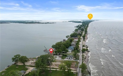 Waterfront Luxury Family Retreat 3