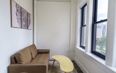 Central Downtown Brand New Apt 3