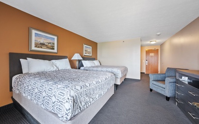 2 Queen Lakeview Room at Bayshore Resort 4