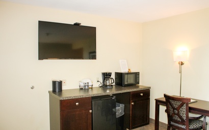 Glacier Suite at Kelley's Island Venture Resort 5