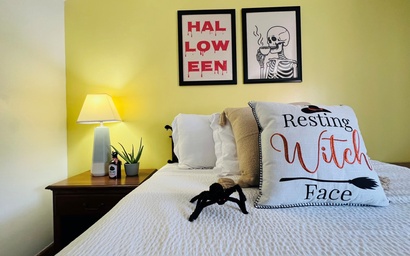 Room with 1 Queen at Quality Lodge