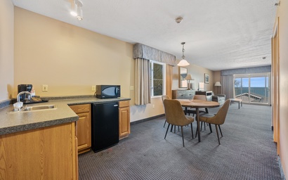 Deluxe 2 Queen Room at Bayshore Resort 4