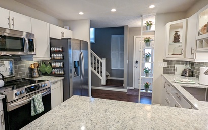 5 Bedroom Family Gathering Home with Indoor Hot Tub 2