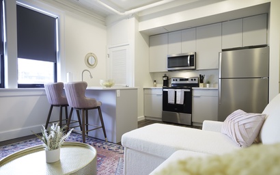 One Bedroom Apt Downtown 5