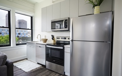 NEW City View Condo Downtown 4