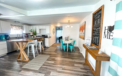 Surf Cottage, block from Lake Erie