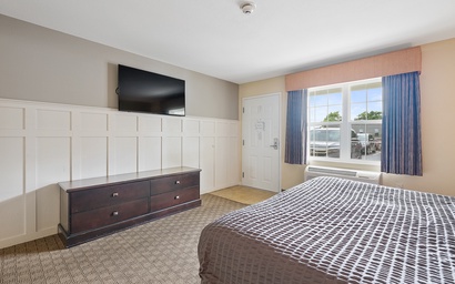 Glacier Suite at Kelley's Island Venture Resort 6