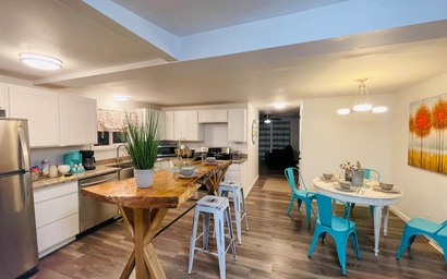 Surf Cottage, block from Lake Erie 5