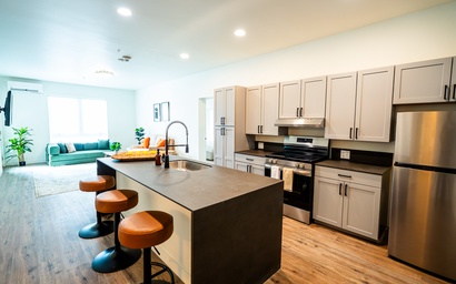Trolley District 2 Bedroom Suite - Sleeps 8