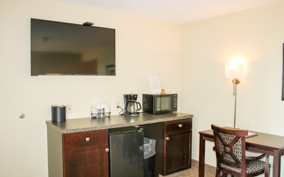 Glacier Suite at Kelley's Island Venture Resort 6