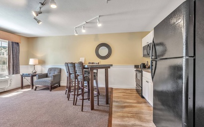 Cunningham Suite at Kelley's Island Venture Resort 3