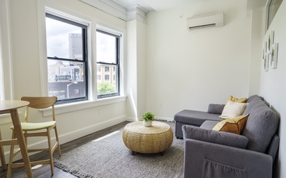 One Bedroom Apt Downtown 5