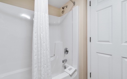 Glacier Suite at Kelley's Island Venture Resort 4