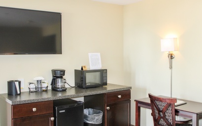 Iroquois Suite at Kelley's Island Venture Resort 2