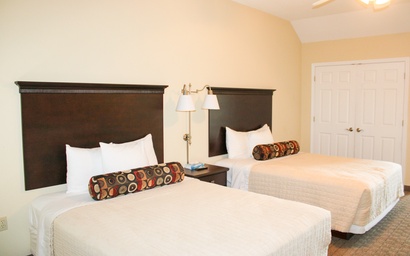 Iroquois Suites at Kelley's Island Venture Resort 4