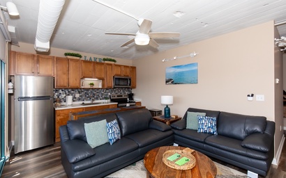 * Poolside Condo near Cedar Point! 5