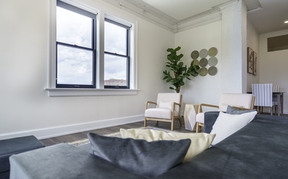 Large Modern Downtown Apt 6