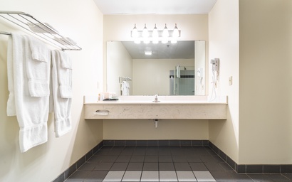 Deluxe 2 Queen Room at Bayshore Resort 6