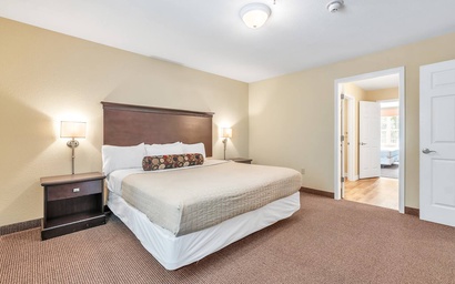 Cunningham Suite at Kelley's Island Venture Resort 5