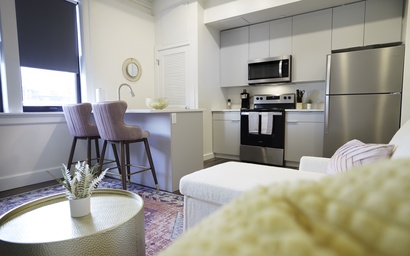 One Bedroom Apt Downtown 6