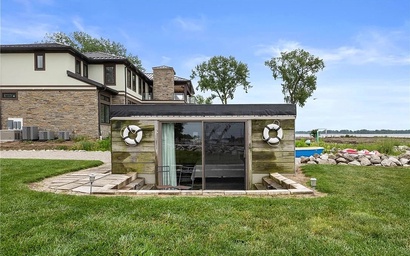 Waterfront Luxury Family Retreat 5