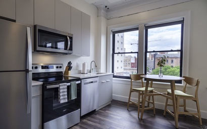 One Bedroom Apt Downtown 4