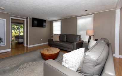 Charming Summer Cottage Near the Lake and Cedar Point 3