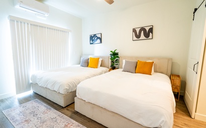 Trolley District 2 Bedroom Suite - Sleeps 8 2