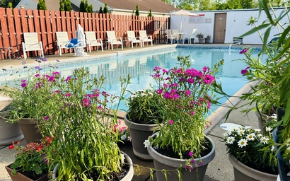 Sleeps 4! Family Friendly Motel by Sports Center 4