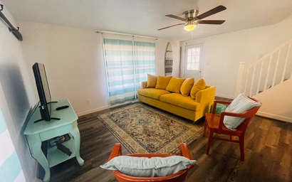 Surf Cottage, block from Lake Erie 2