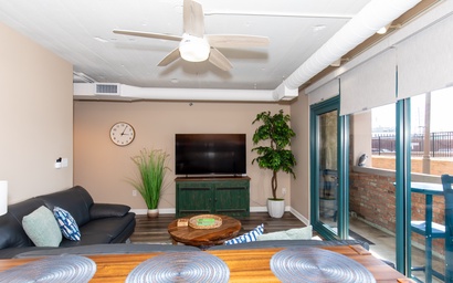 * Poolside Condo near Cedar Point! 4