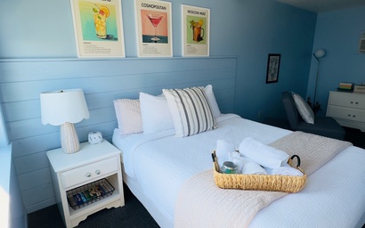 The Cocktail Cabin! 2