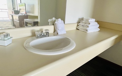 Sleeps 4! Family Friendly Motel by Sports Center 5