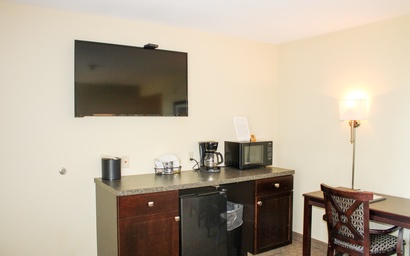 Glacier Suite at Kelley's Island Venture Resort 6