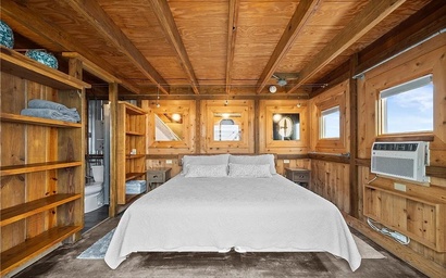 Waterfront Luxury Family Retreat 6