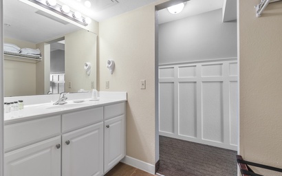 Glacier Suite at Kelley's Island Venture Resort 6