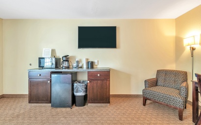 Glacier Suite at Kelley's Island Venture Resort 4