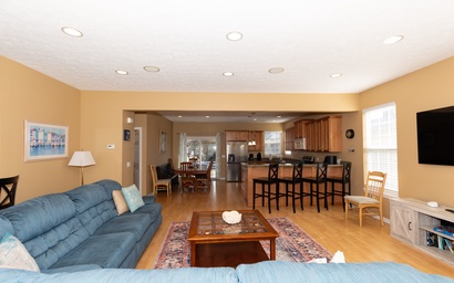 5 Bedroom Beach House in Old Homestead 2