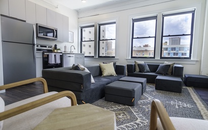 Large Modern Downtown Apt 5