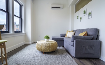 One Bedroom Apt Downtown 6