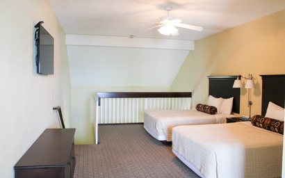 Iroquois Suite at Kelley's Island Venture Resort