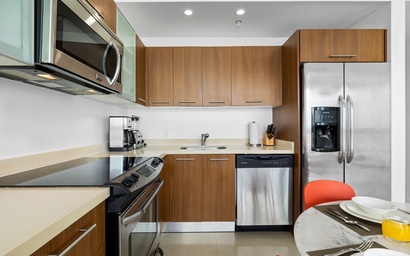 1BS-Blue223 - Colorful and modern Ocean View Condo for 4. 7