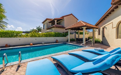 Luxury 2-Bedroom Villa with Private Pool 10