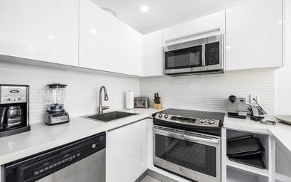 2BSGF-Azure114 - Luxurious Beach Vibes Retreat w/ Private Hot Tub 9