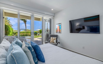 2BSGF-Azure126 - Oceanfront Retreat with Private patio and Hot tub. 7