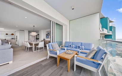 A360.E52 - Luxury Coastal Condo with Panoramic Views of Aruba 7