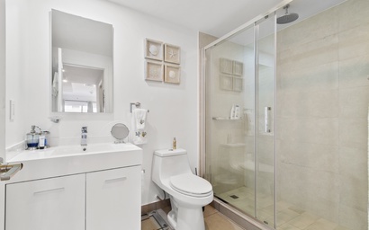 HH-Studio202S- New Luxury Studio W/Balcony Pool Gym Part Waterview 6