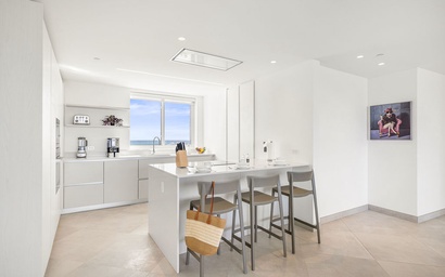 A360.E51 - Luxury 3BR Condo Steps to Eagle Beach 10