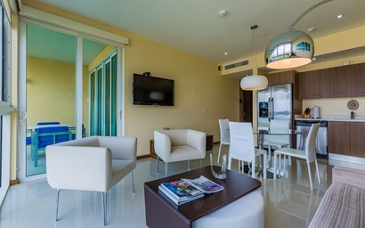 1BS-Blue314 - Condo in a One Happy Island living 9