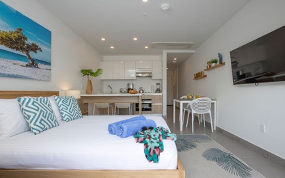 HH-Studio203S - Studio with Harbor View & Near where U want to be 2